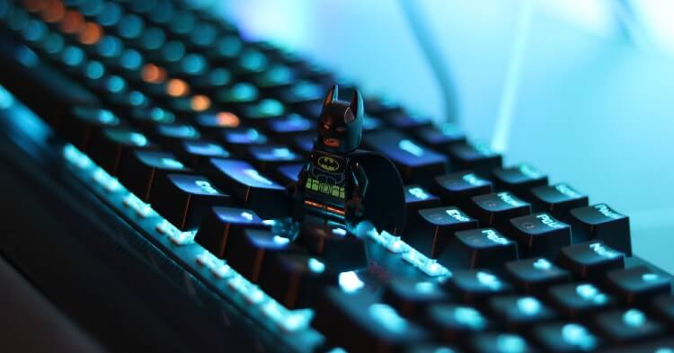 Pieza de criptoarte inspirada en Batman se vendió por 302.5 ETH