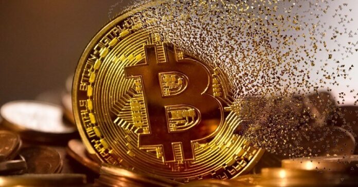Precio de Bitcoin cayó 15%