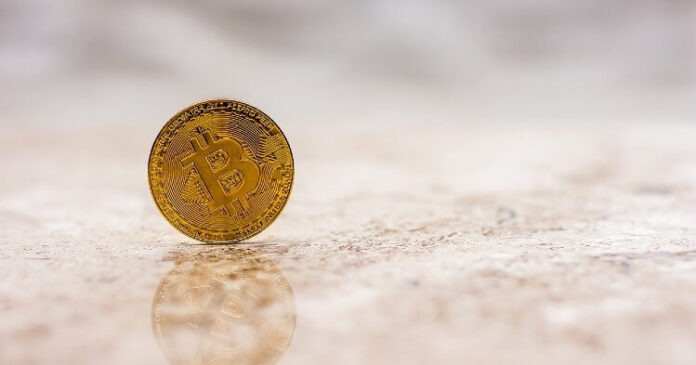 Precio de Bitcoin retrocede después de un fin de semana de máximos históricos