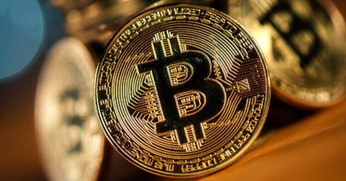 Bitcoin supera los $44 mil y Ballena movió $1.9 mil millones en BTC