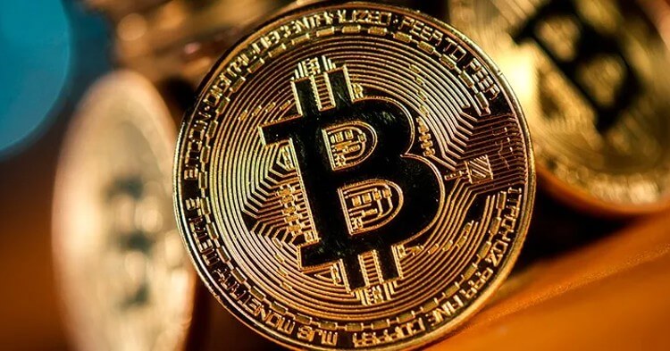 Bitcoin tocó su punto más bajo en 18 meses y rebotó luego 12%